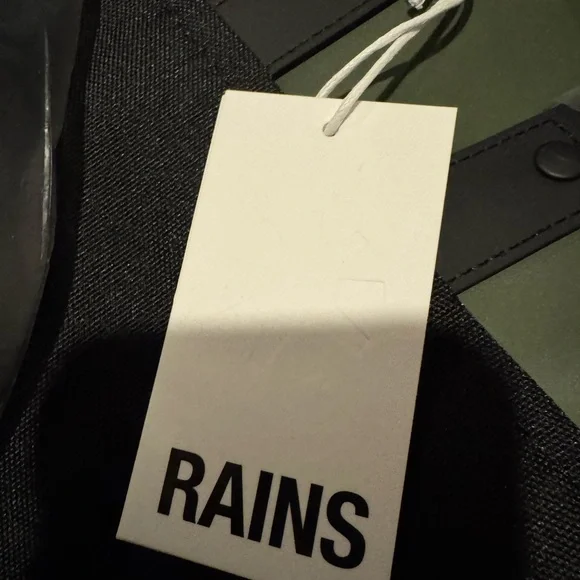 NWT Rains Unisex Olive Green Full Size Waterproof Backpack Minimalist Laptop - Picture 8 of 9